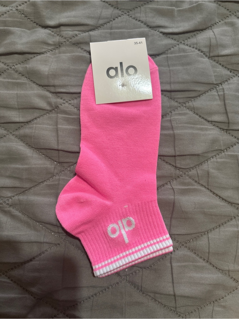 ALO Yoga Neon Pink Low-Cut Athletic Ankle Socks with Striped Cuff